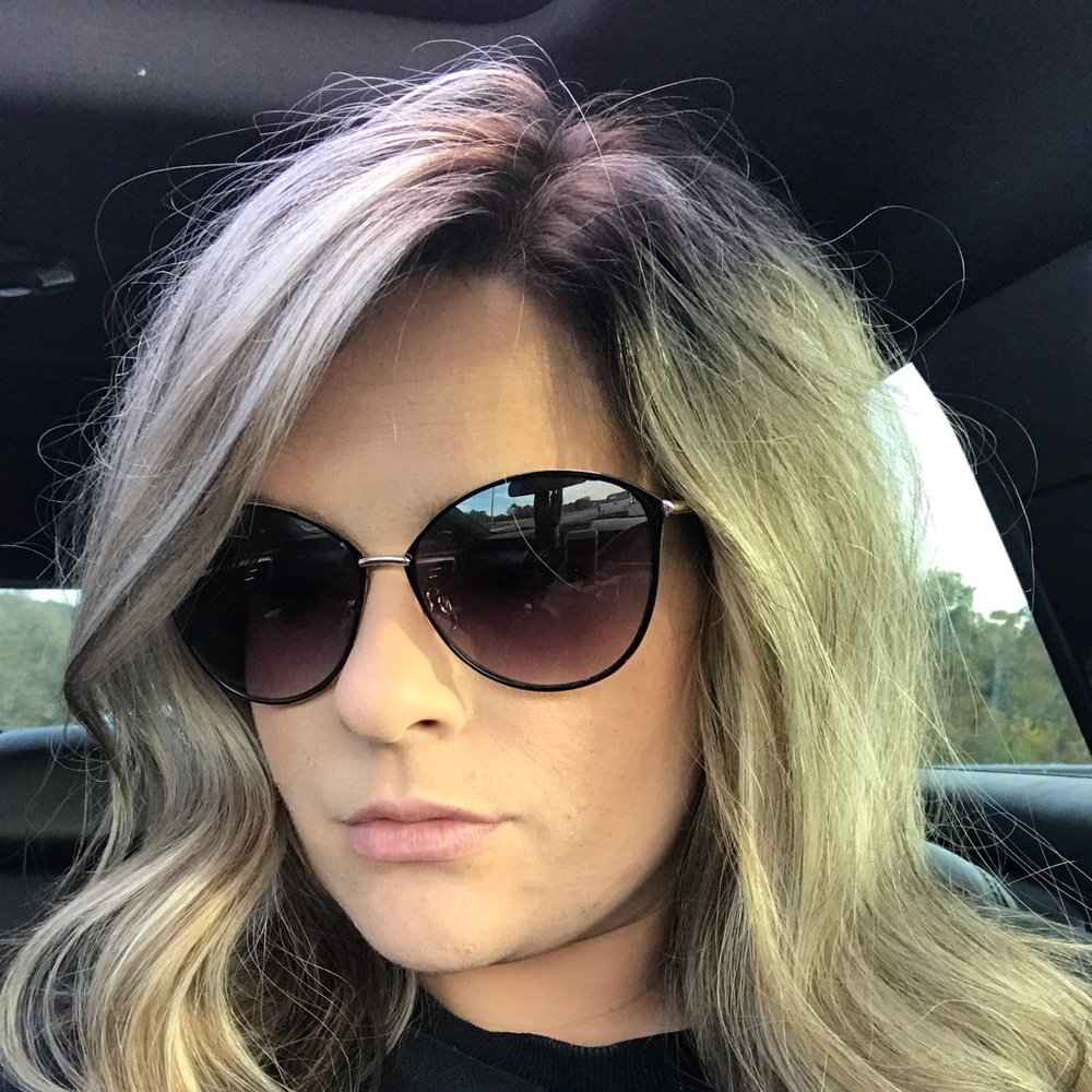 Meet your Posher, Alicia