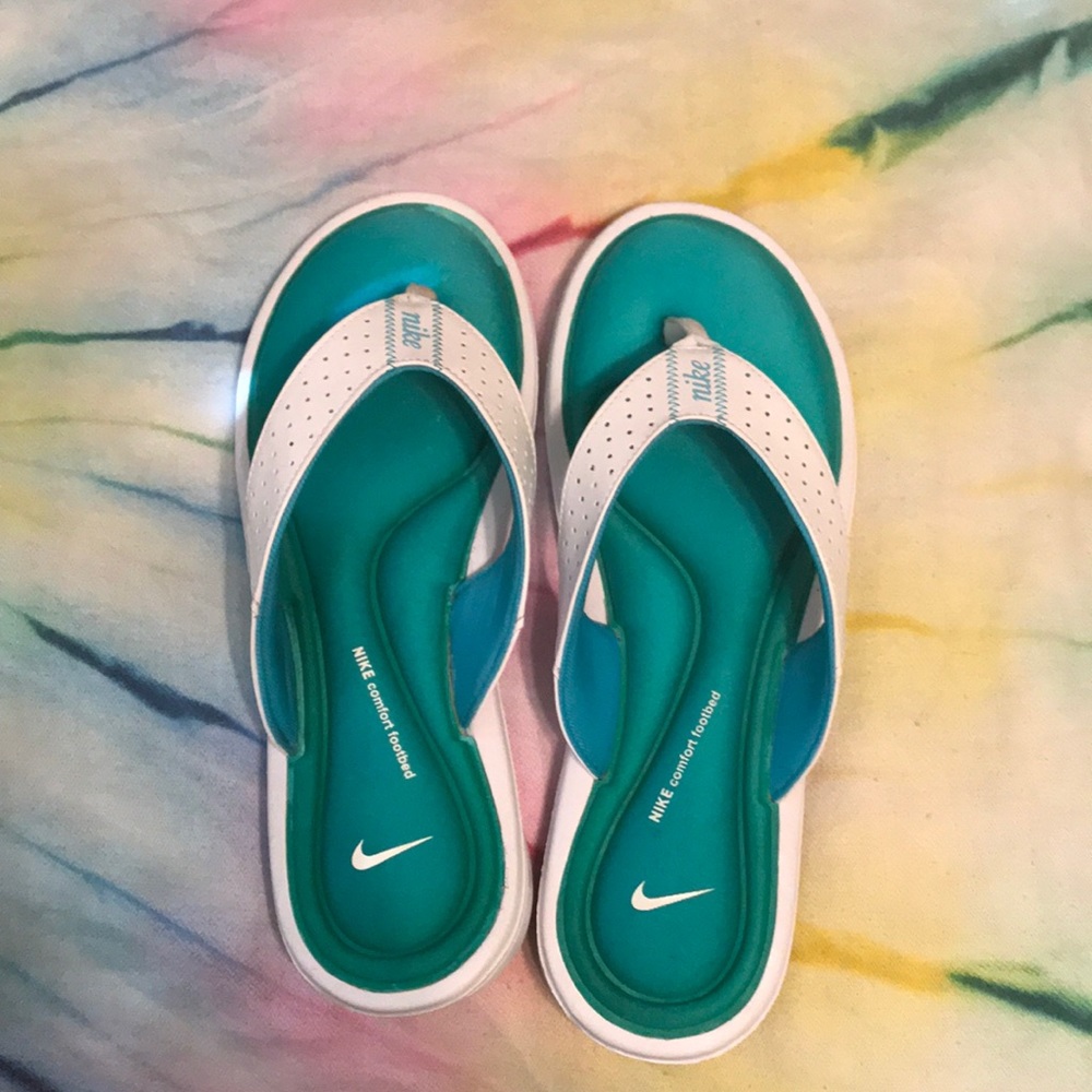 NIKE comfort footbed flip flops