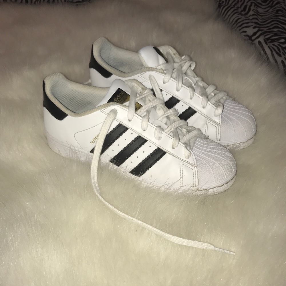 Adidas tennis sneaker 👟