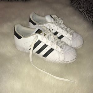 Adidas tennis sneaker 👟