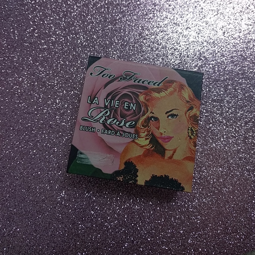 Too faced la vie en rose blush