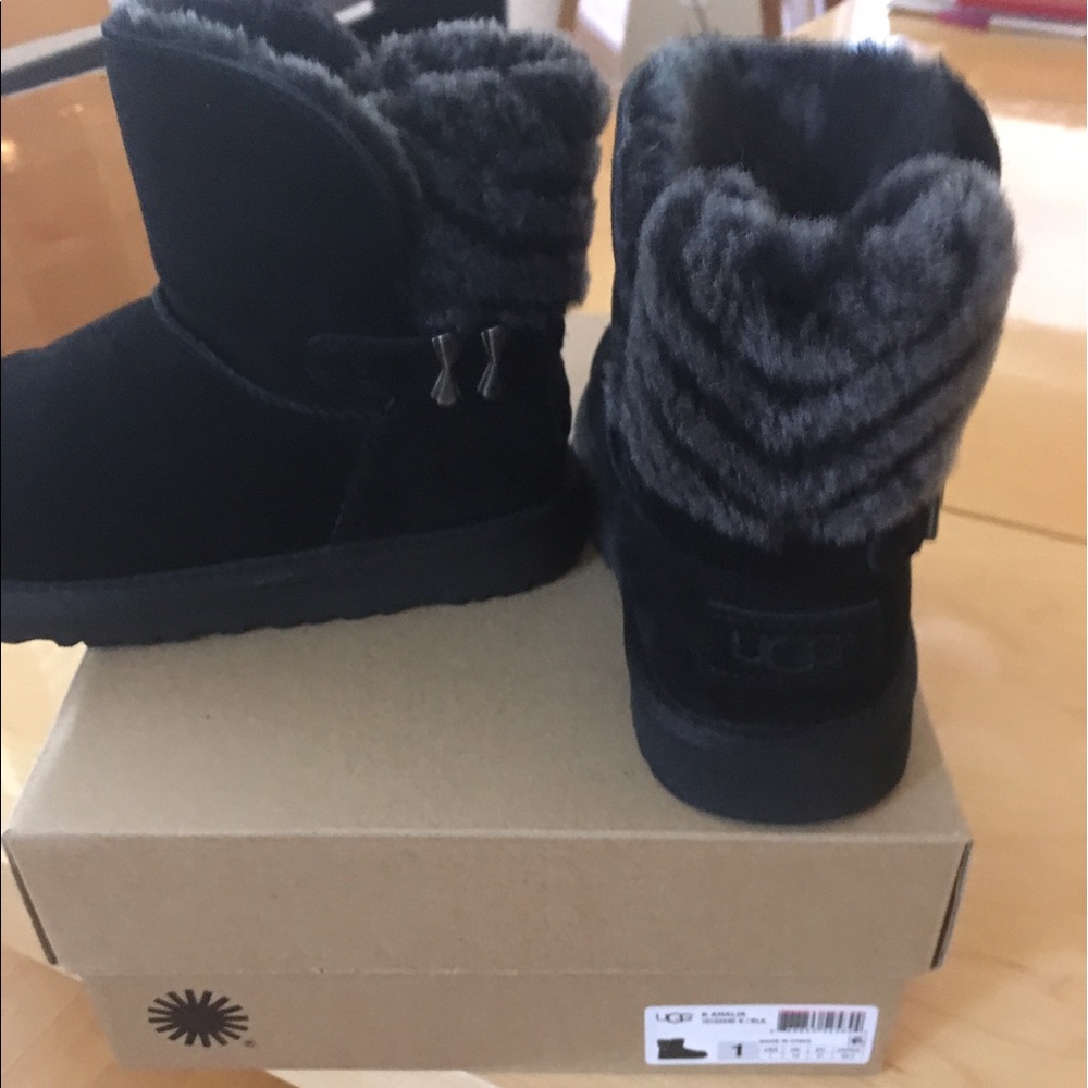 NEW Youth Uggs side 1