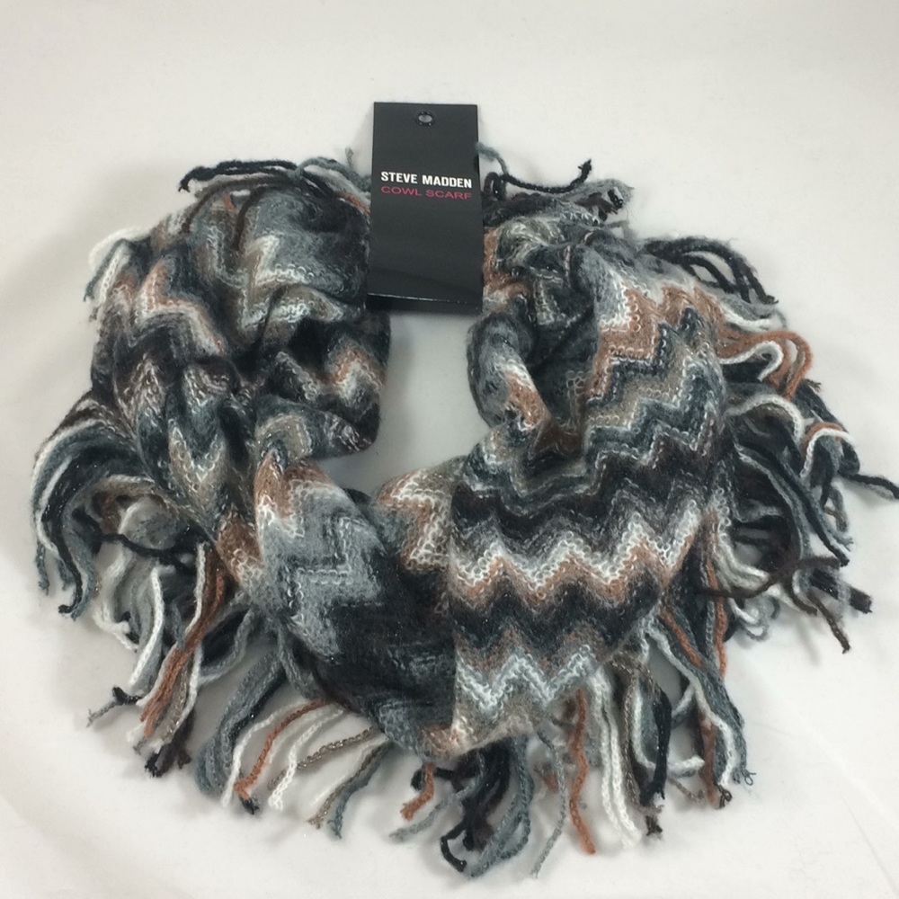 NWT Steve Madden Cowl Scarf chevron pattern