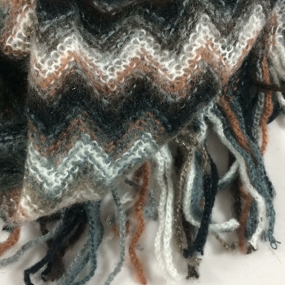 NWT Steve Madden Cowl Scarf chevron pattern - Picture 2 of 6