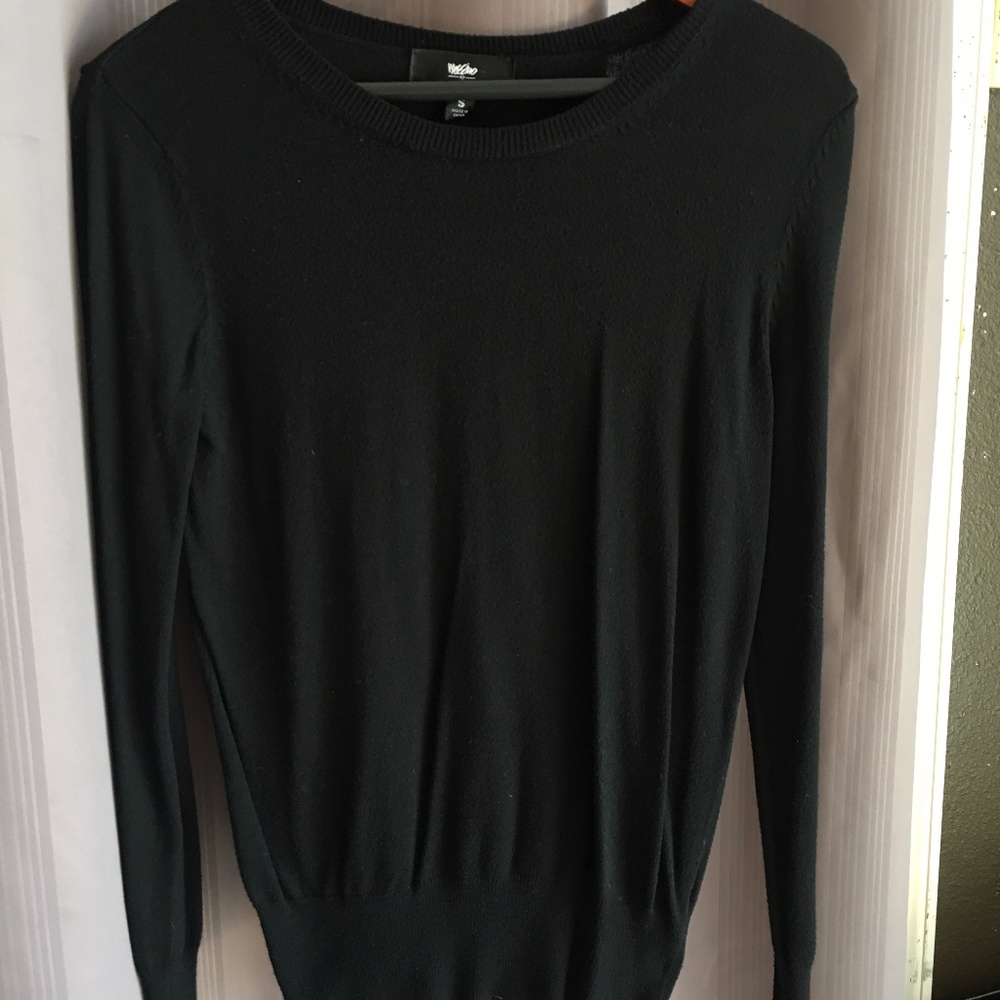 Black lightweight sweater