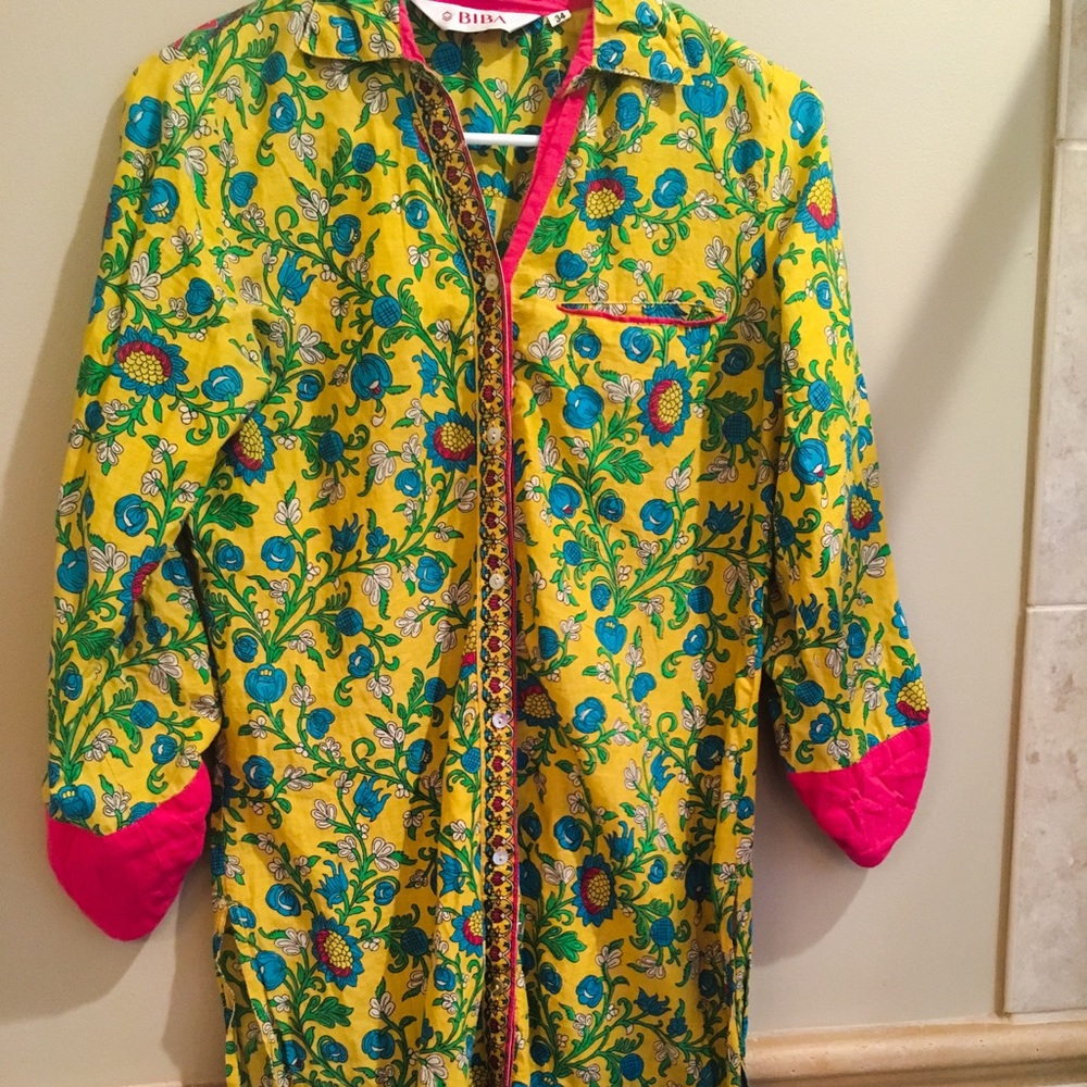 Beautiful yellow with floral print kurta. - Picture 1 of 4