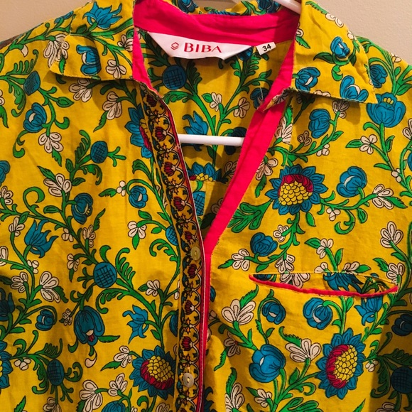 Beautiful yellow with floral print kurta. - Picture 3 of 4