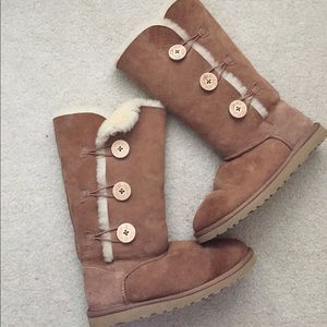 bailey button uggs