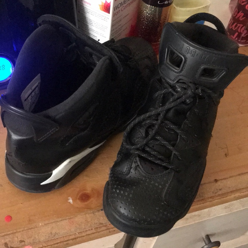 Black Cat Jordan 6’s 65$