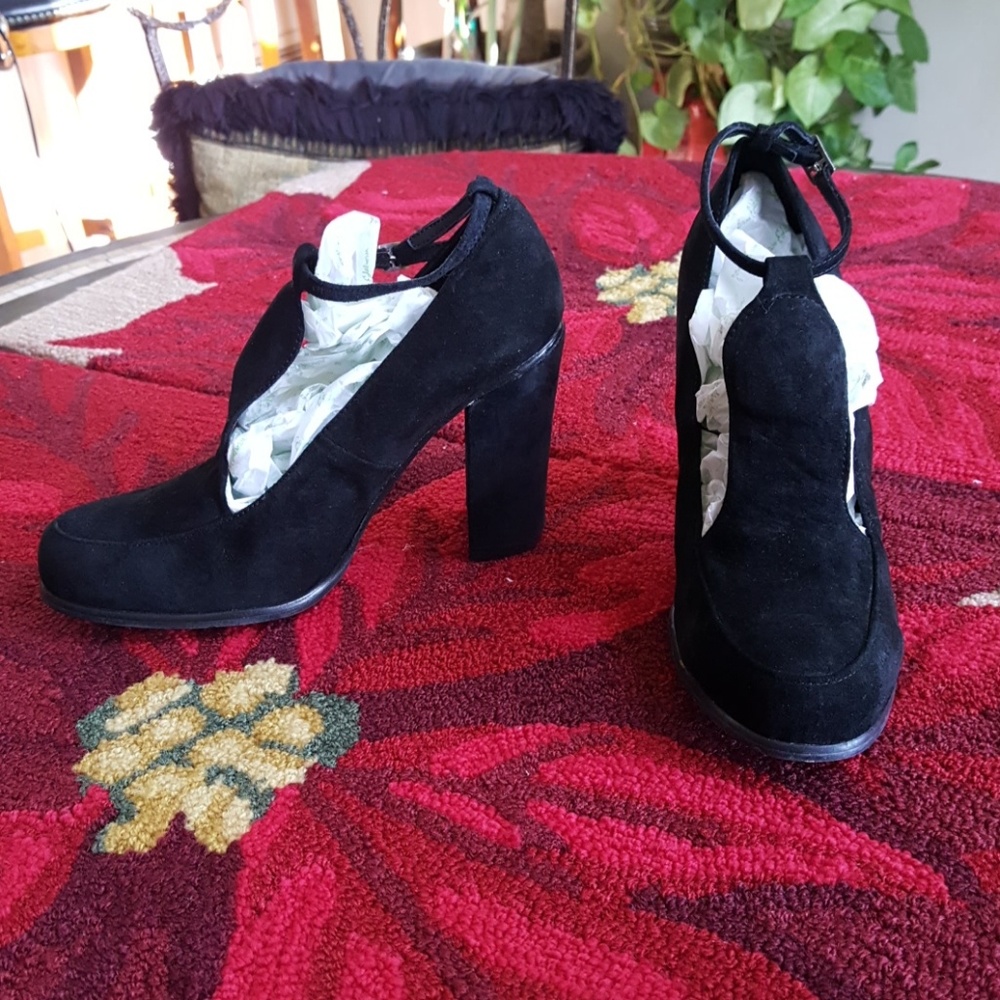 Black ankle strapp high heel Wild Pair NWOT 8.5