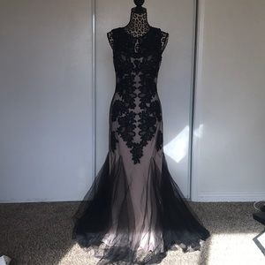 BEAUTIFUL PROM DRESS