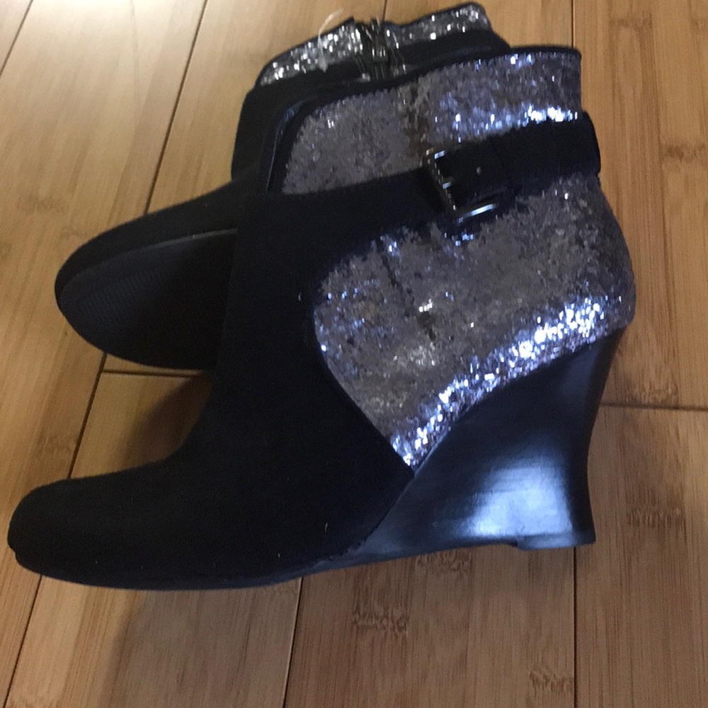 Guess - Picture 4 of 5