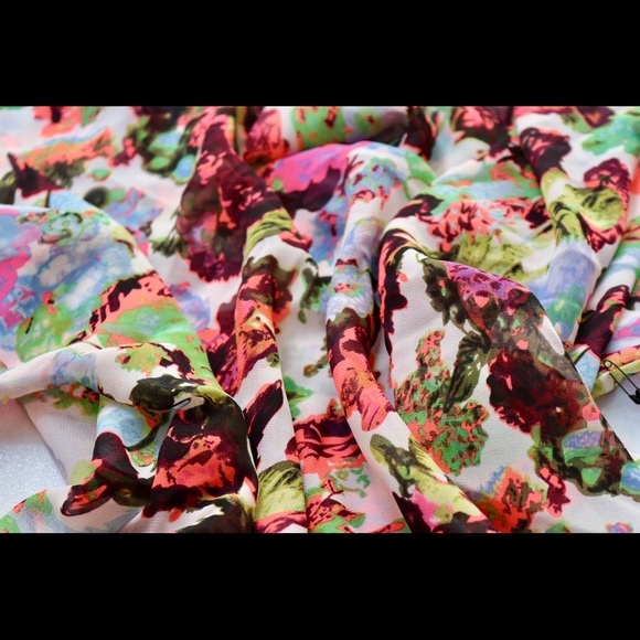 BCBG Maxazria Floral Top NWT - Picture 2 of 3