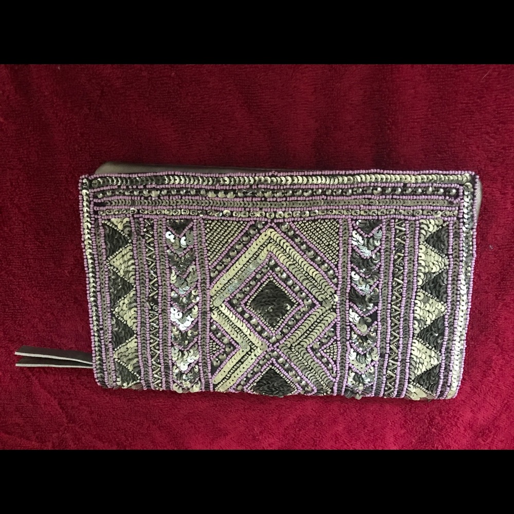Sparkles!!! Perfect hand bag.