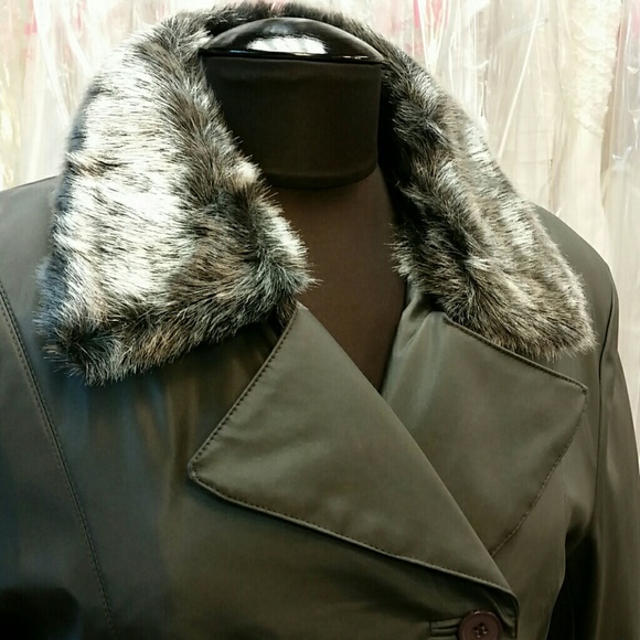 Removable Faux Fur Coat - Picture 3 of 4