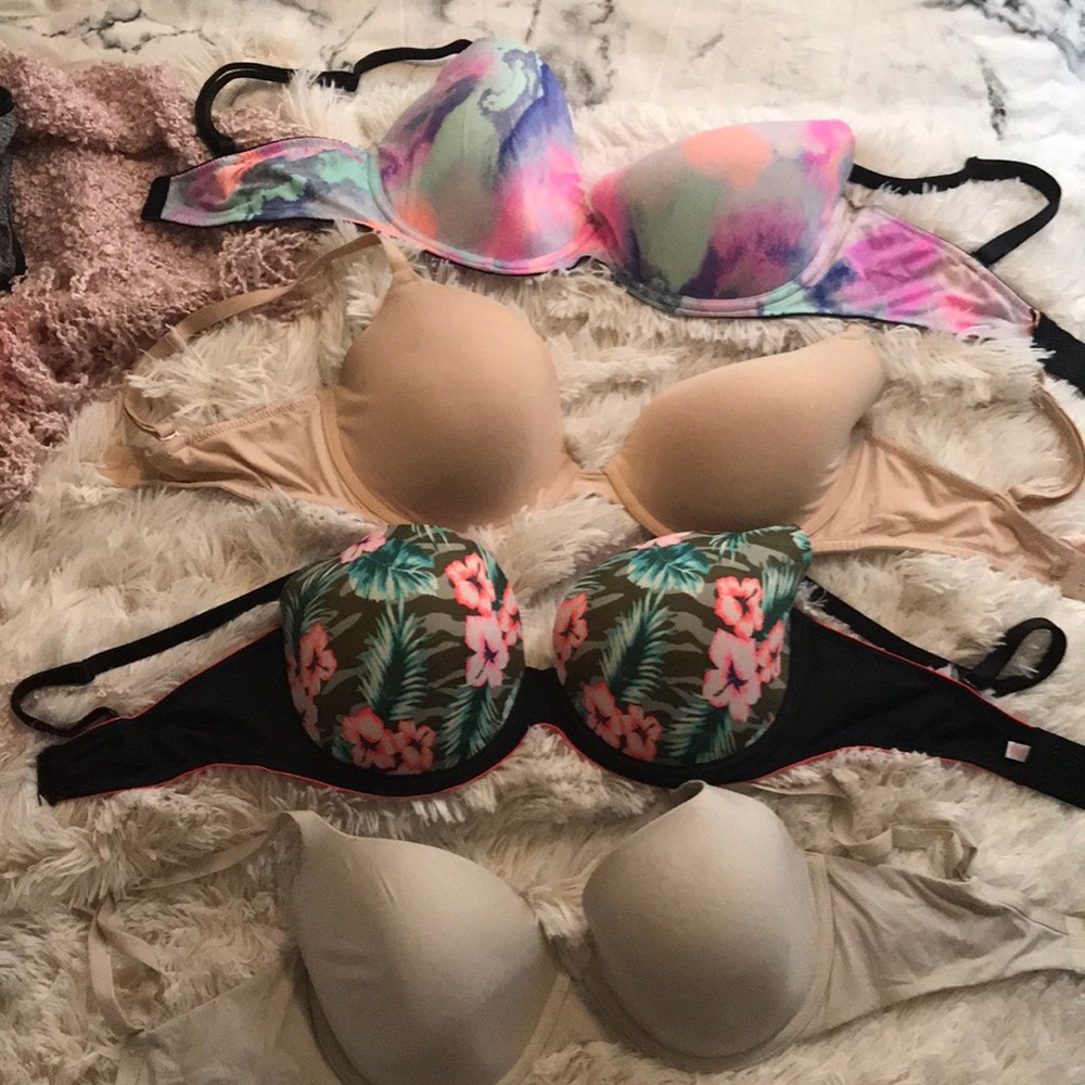 LIGHTLY USED VICTORIA’S SECRET 34DD EVERYWHERE BRA