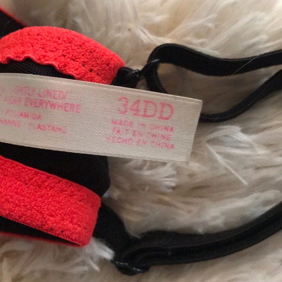 LIGHTLY USED VICTORIA’S SECRET 34DD EVERYWHERE BRA - Picture 3 of 6