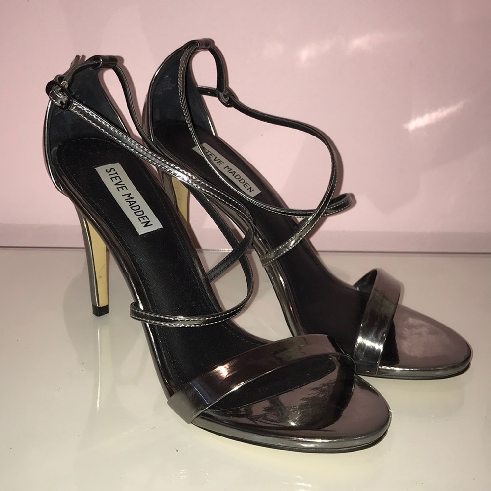 SILVER STEVE MADDEN HEELS