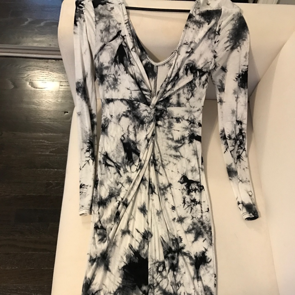 ✨Black & White Midi Dress✨