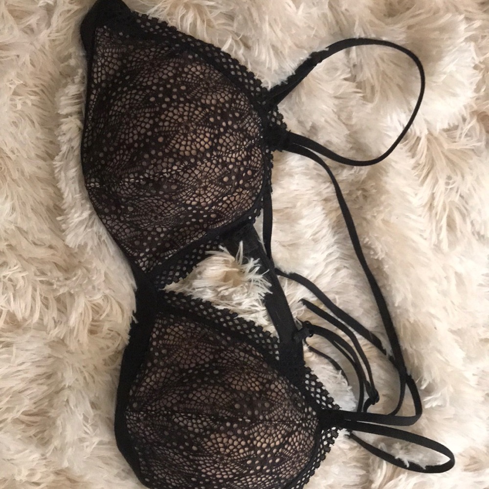 LIKE NEW VICTORIA’S SECRET XL STRAPPY BRALETTE