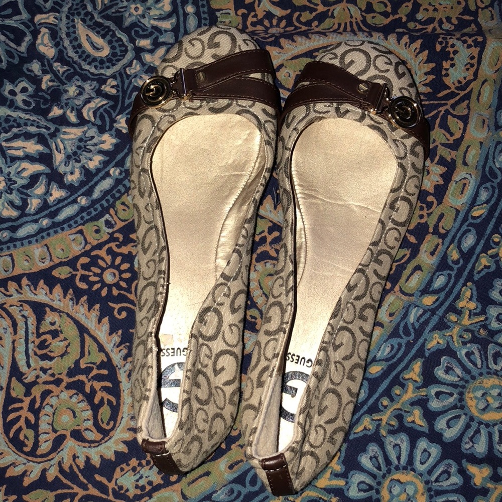 Guess flats