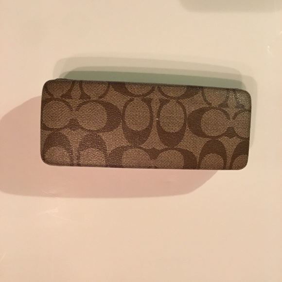 Authentic Coach case - Picture 1 of 4