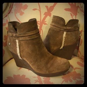 Ugg booties size 8 tan suede