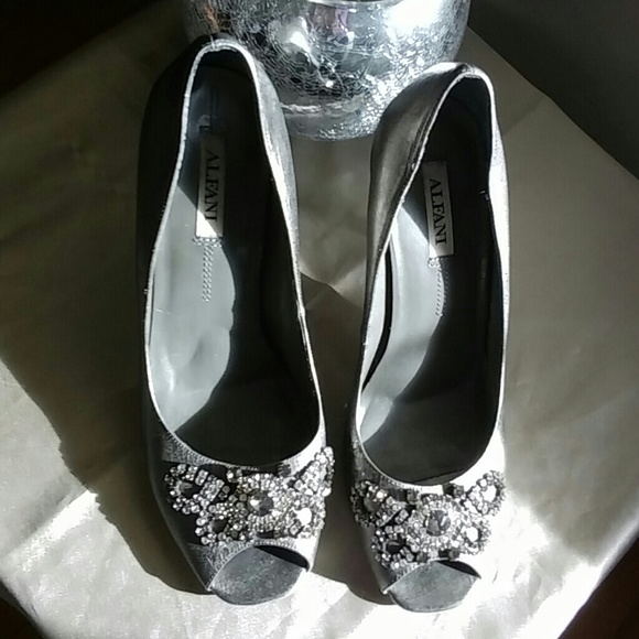 Alfani Pewter heels size 8 - Picture 3 of 8