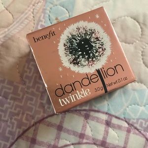 BENEFIT-dandelion:twinkle. Highlighter