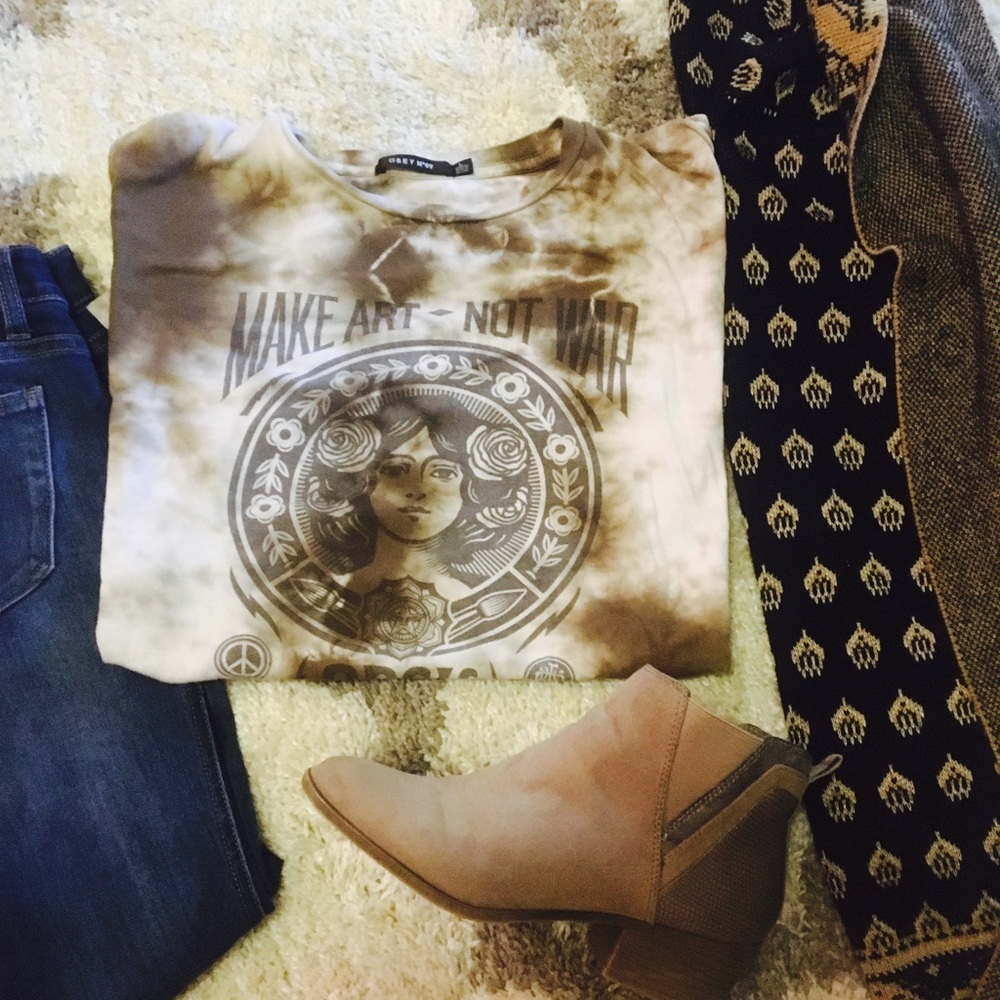 Obey Tee