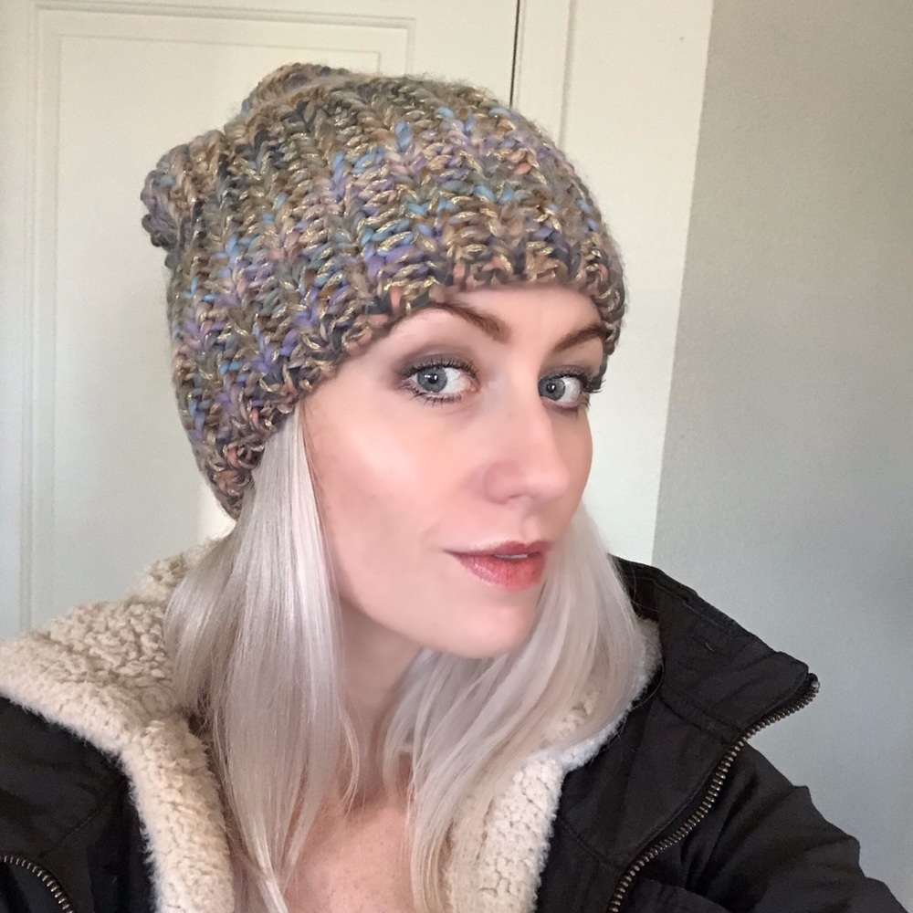 Pastel mix beanie hat with gold flecks - Picture 1 of 2
