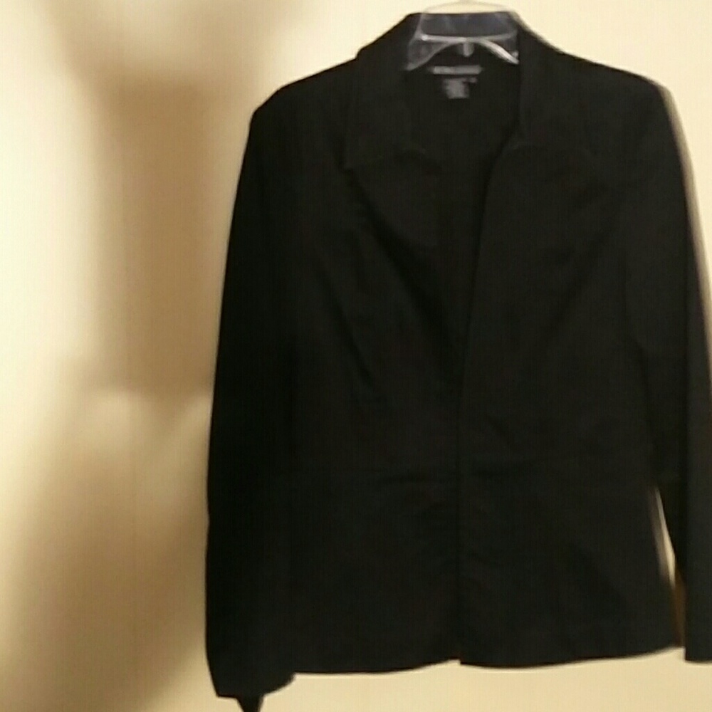 Elegant and feminine black blazer.