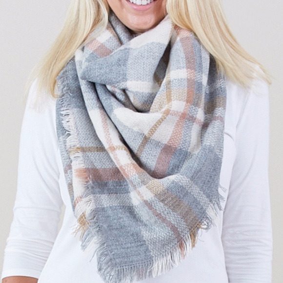 SOLD OUT [F R E E] Gray Plaid Blanket Scarf - Picture 4 of 4