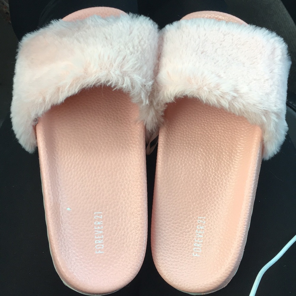 Forever 21 pink furry slides women's m