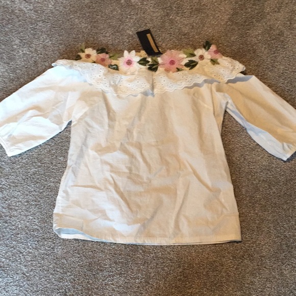 apricot lane Tops - Off the shoulder shirt