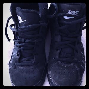 Kids size 5 Nike’s in great barely used condition