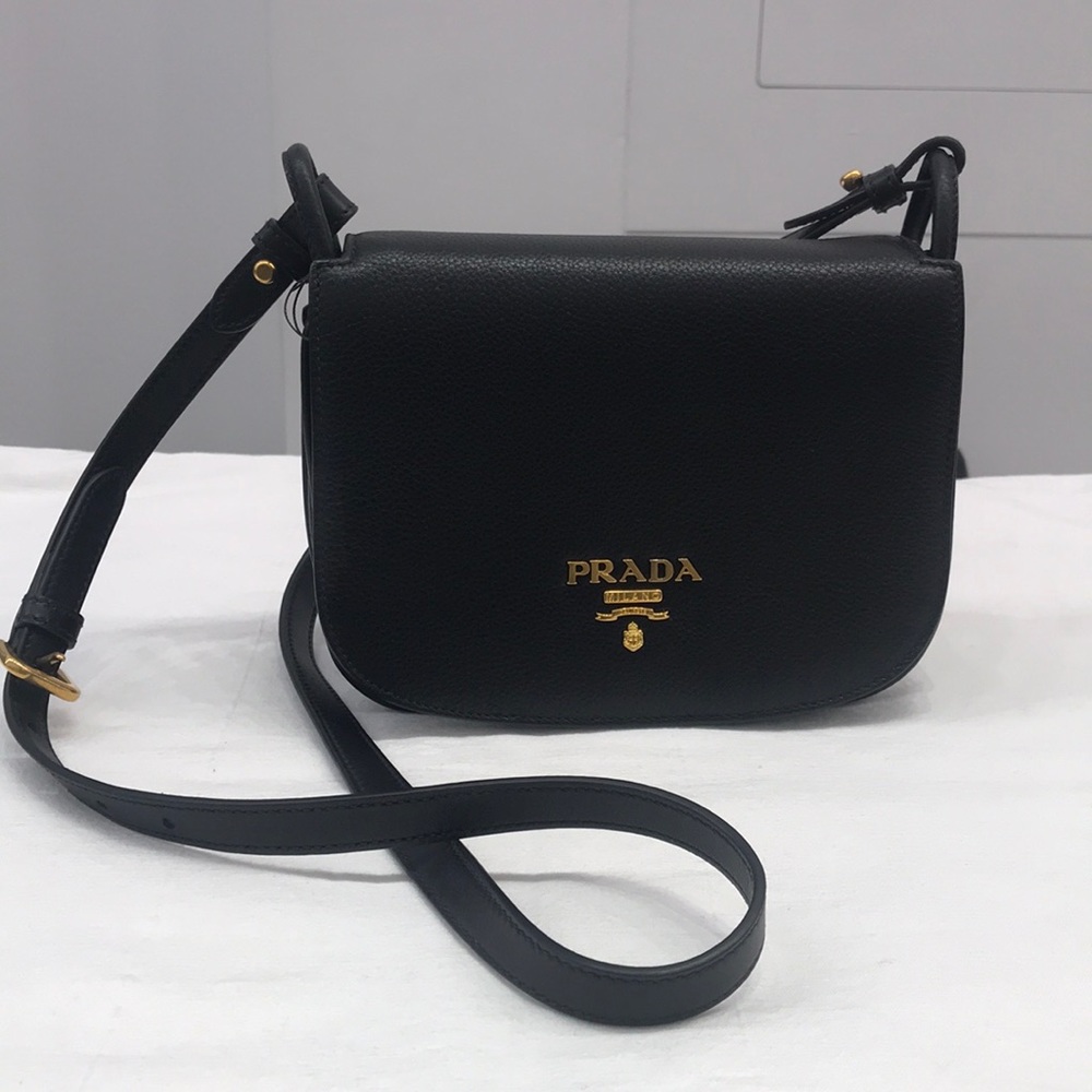 BRAND NEW AND AUTHENTIC!! Prada Vitello Daino Bag