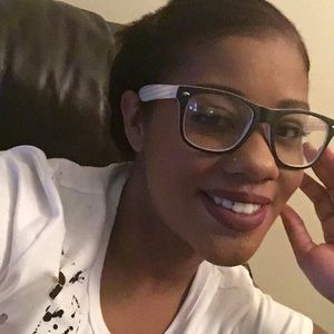 Meet your Posher, Alisha