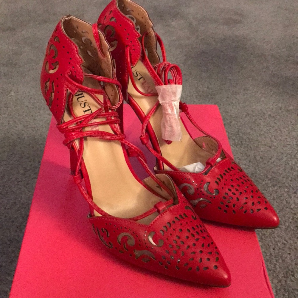 Red pumps { tie up } - Picture 4 of 4