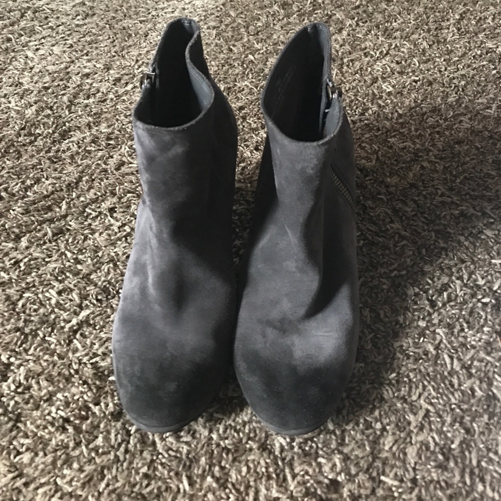 Ankle booties with zipper!