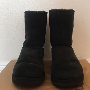 Black- UGG Classic II Short