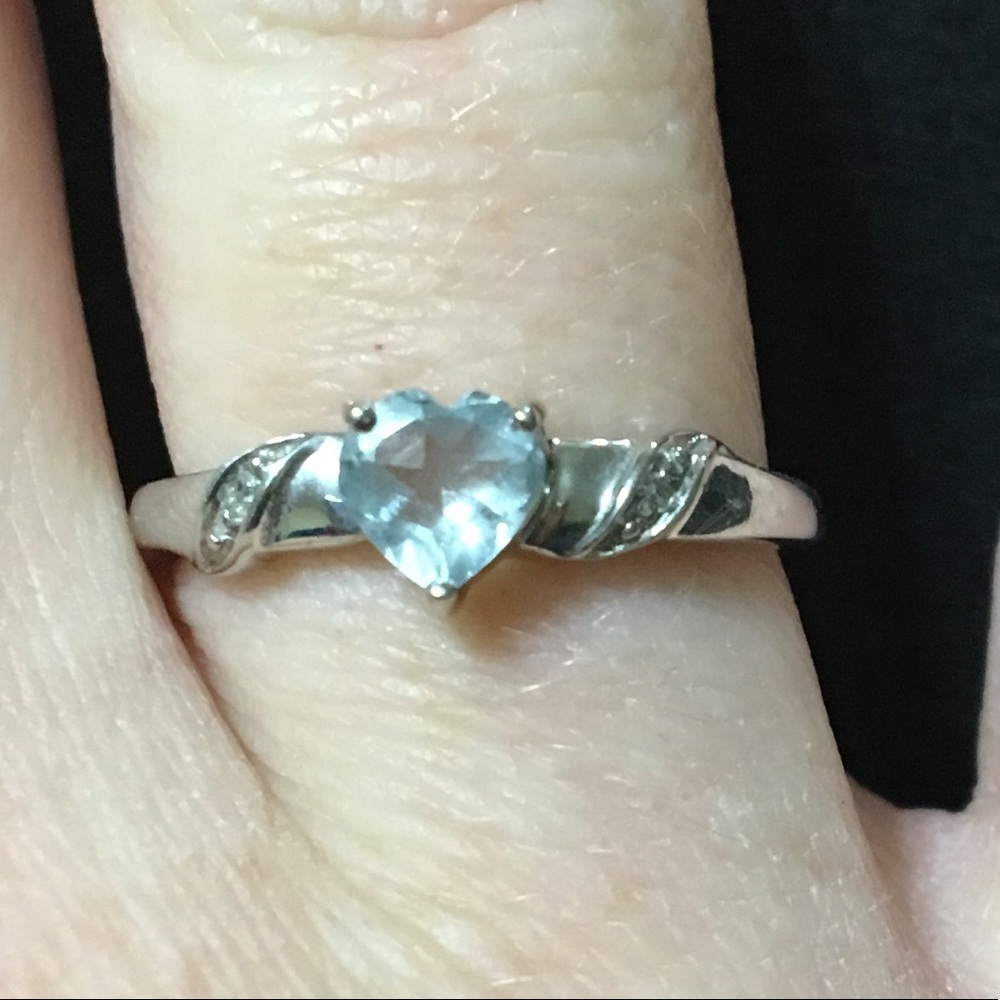 10K white gold aquamarine heart cut gemstone ring