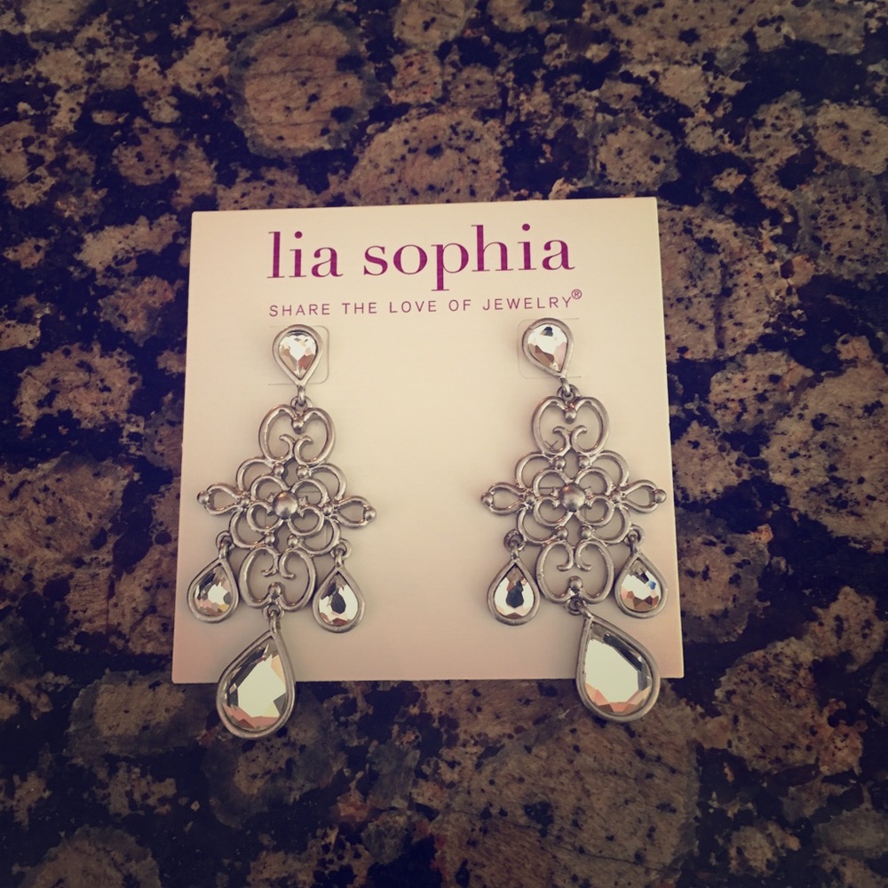 Lia sophia earrings