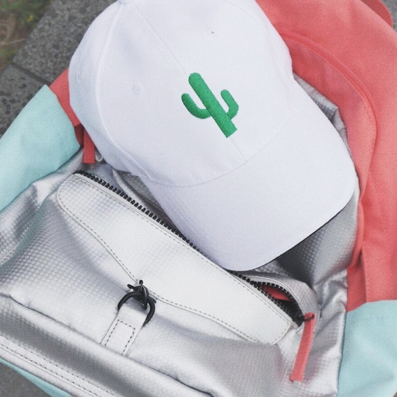 ❤️ White Cactus embroidered hat - Picture 2 of 8