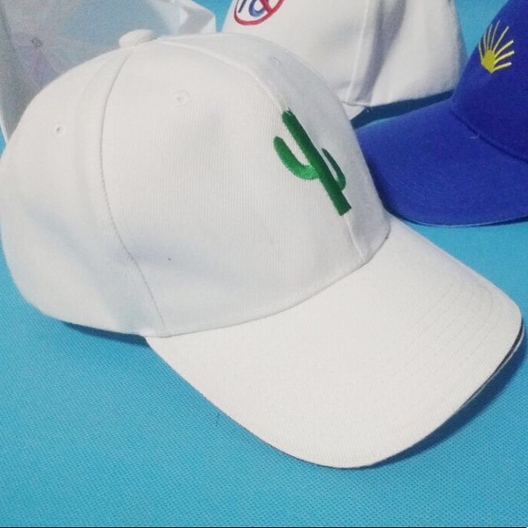 ❤️ White Cactus embroidered hat - Picture 4 of 8