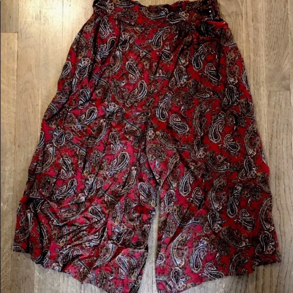 Vintage 70’s culottes. Sz M. Paisley shorts