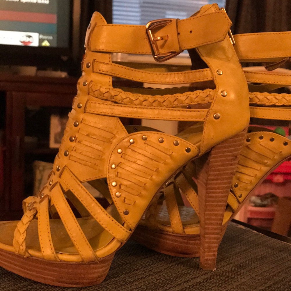Shoes - Picture 4 of 5