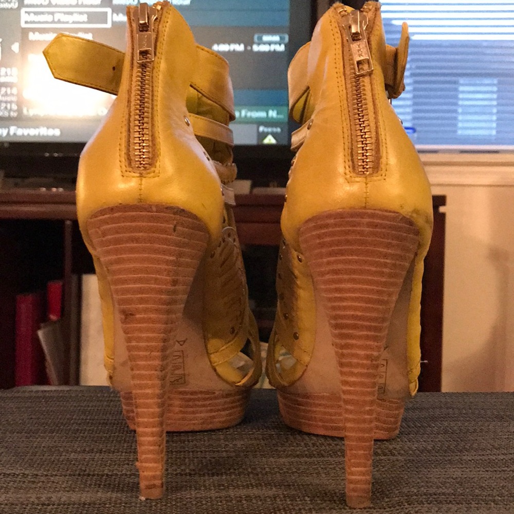 Shoes - Picture 5 of 5