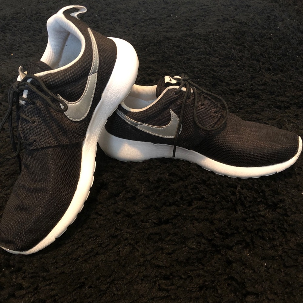 Black Nike Roshe shoes