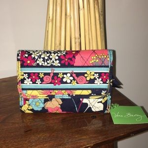 LOWEST 🌺Vera Bradley happy snails printed wallet